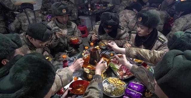 多强?帐篷睡袋可抵御零下四十度酷寒pg电子模拟器高寒地区的单兵装备有(图1) 多强?帐篷睡袋可抵御零下四十度酷寒pg电子模拟器高寒地区的单兵装备有(图1)