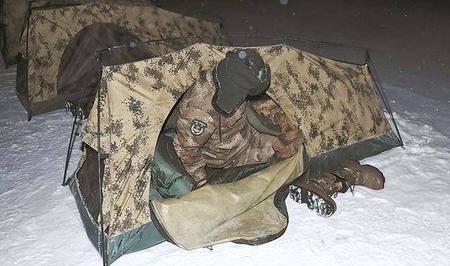 多强?帐篷睡袋可抵御零下四十度酷寒pg电子模拟器高寒地区的单兵装备有(图2) 多强?帐篷睡袋可抵御零下四十度酷寒pg电子模拟器高寒地区的单兵装备有(图2)